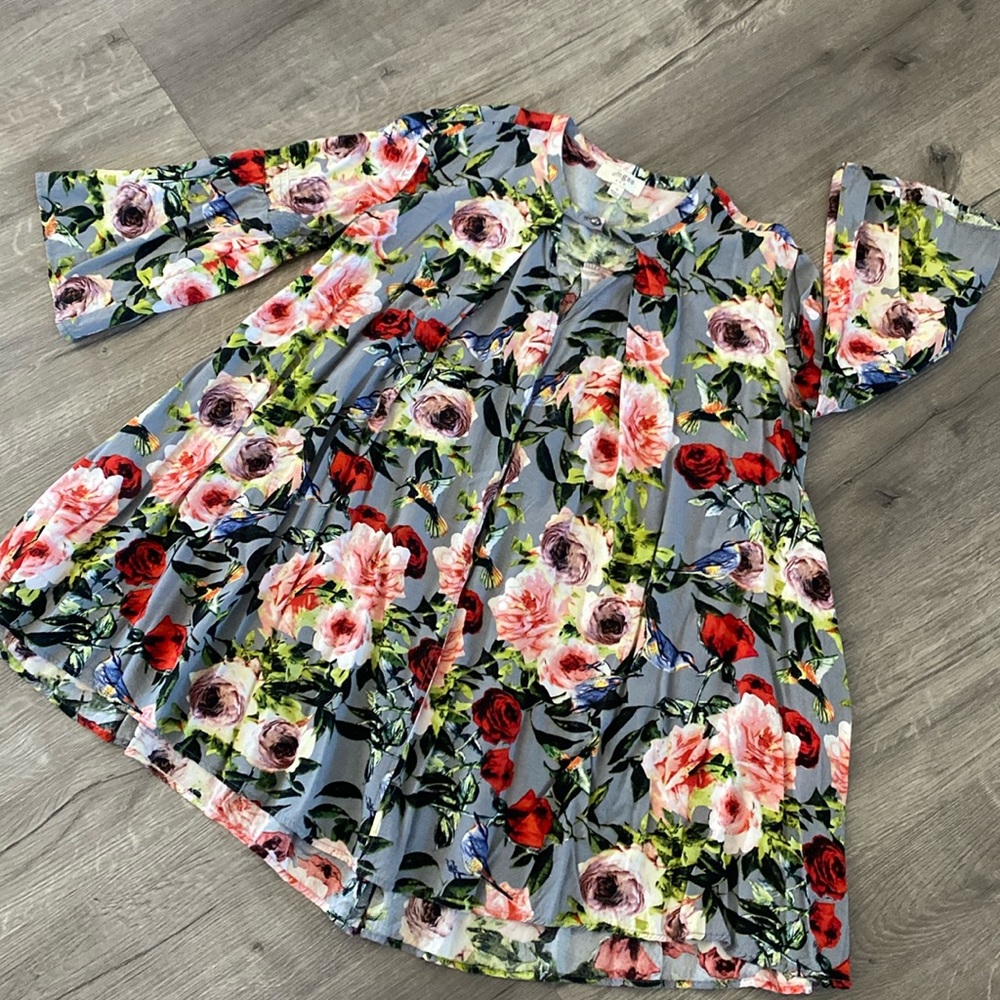 SUPER CUTE Flowy Top